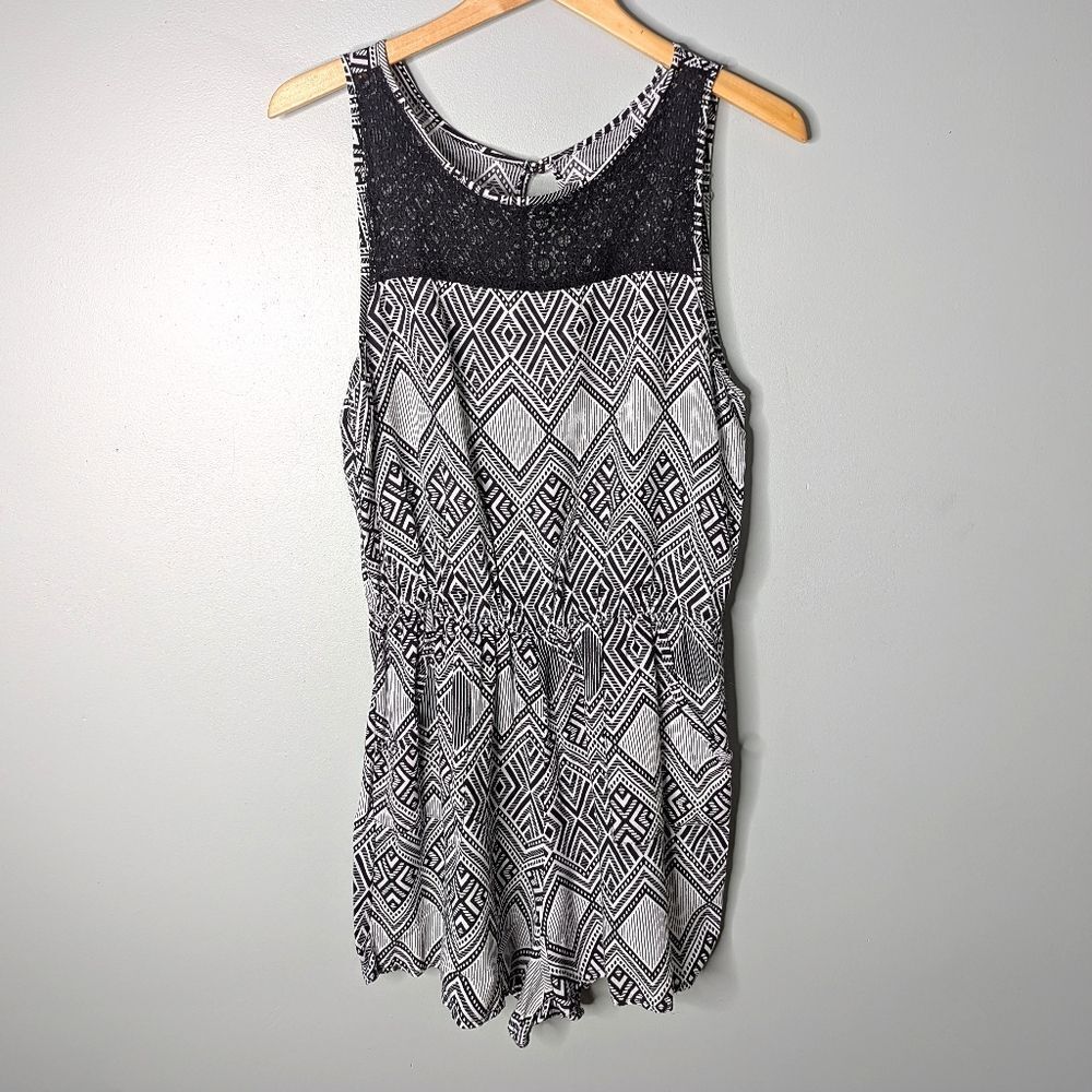 L8ter Black White Geometric Print Black Lace Rayon Shorts Romper Size XL